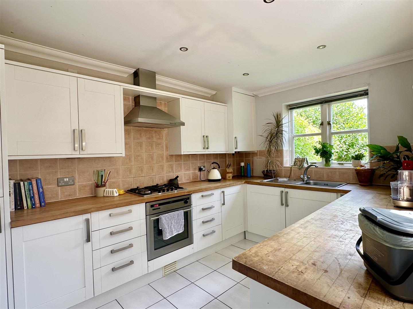 3 bed property in Silverlands Road, St Leonards